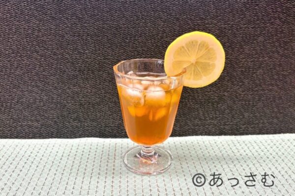 ピーチティーソーダには、レモンを飾るとおしゃれになる！